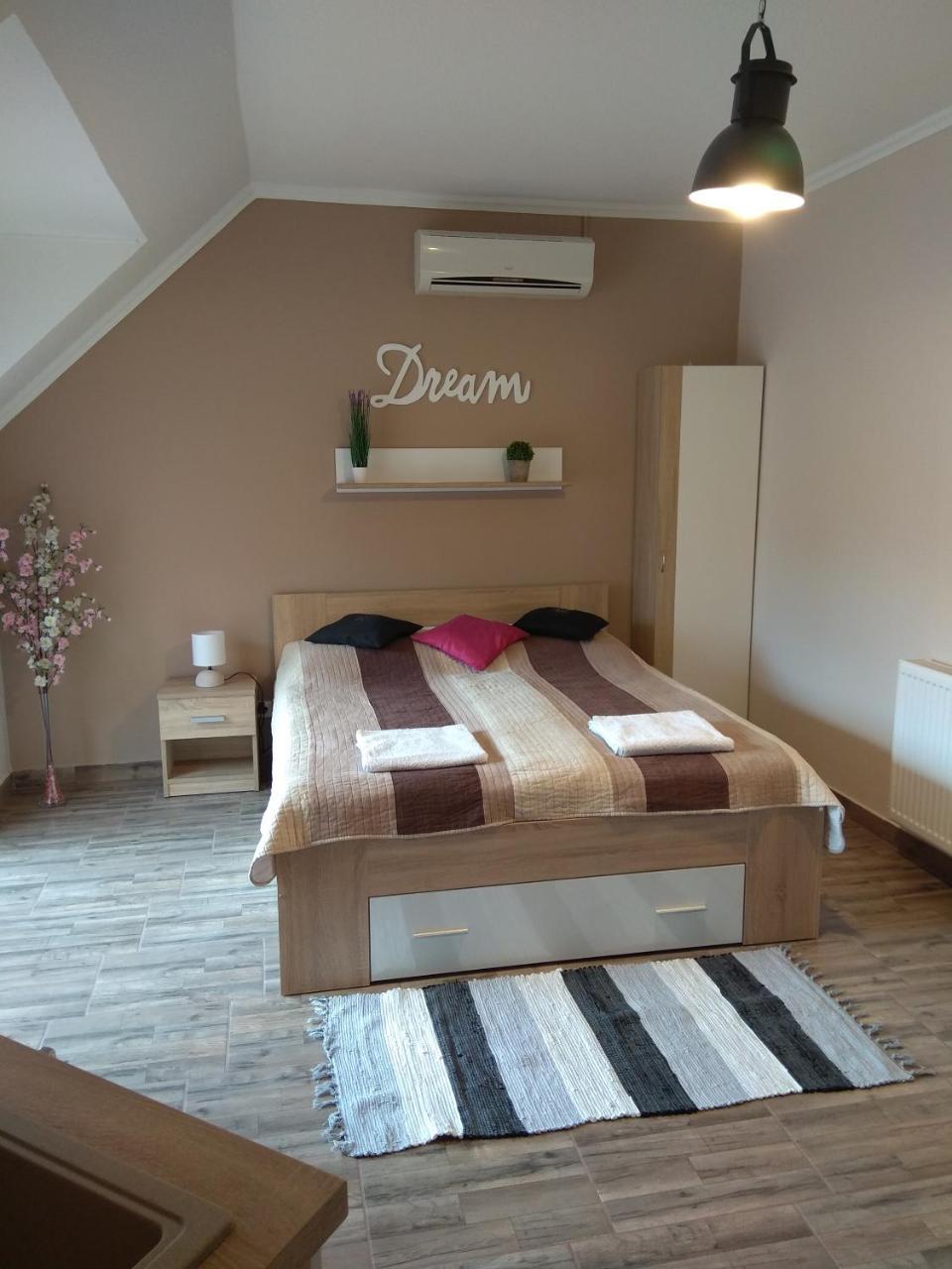 Alom Apartman Hajdúszoboszló Exterior foto